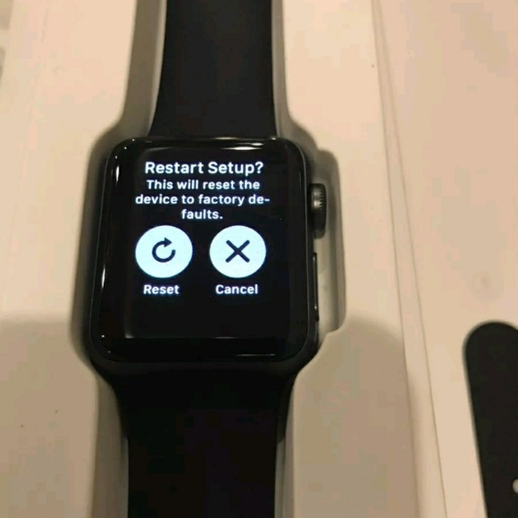 Apple watch series 2 38mm - Picture 4 of 7